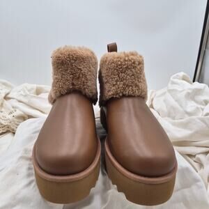 UGG Ultra Mini Alina Curled Genuine Shearling Platform Boot womens size 9